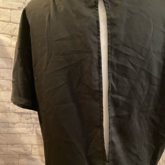 “H&M FLORAL SPLIT BACK “ Short Sleeved Top. - Picture 9 of 15